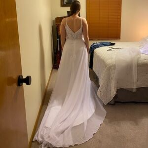 Brand new. Never worn except for pictures. Good for summer or beach wedding.